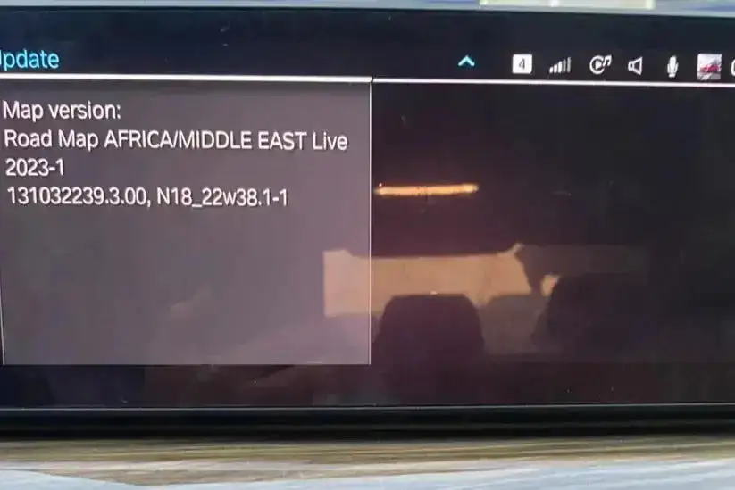 BMW iDrive screen displaying the successfully updated Road Map Middle East Live 2025